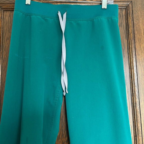 FIGS Women's Green set - Picture 3 of 3